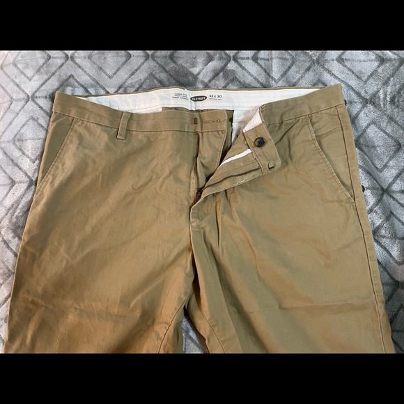 Mens old navy khaki pants - Picture 3 of 3